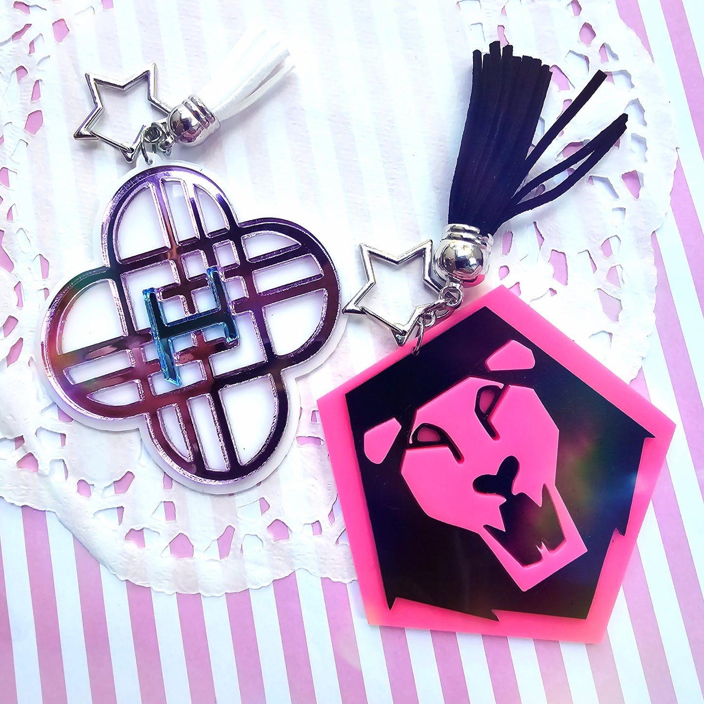 | Huntrix Keychain | Kpop Demon Hunters Keychain | Saja Boys Charm Kpop Keychain | Huntrix Charm