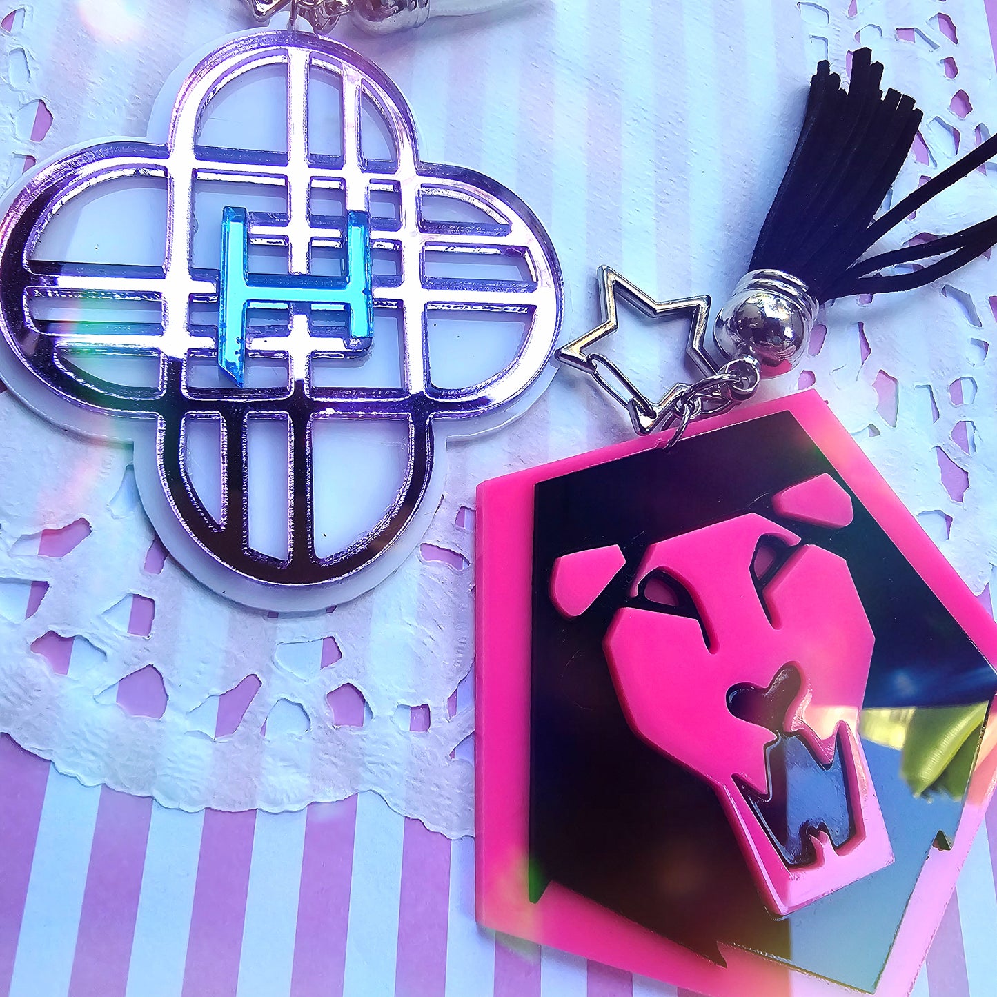 | Huntrix Keychain | Kpop Demon Hunters Keychain | Saja Boys Charm Kpop Keychain | Huntrix Charm
